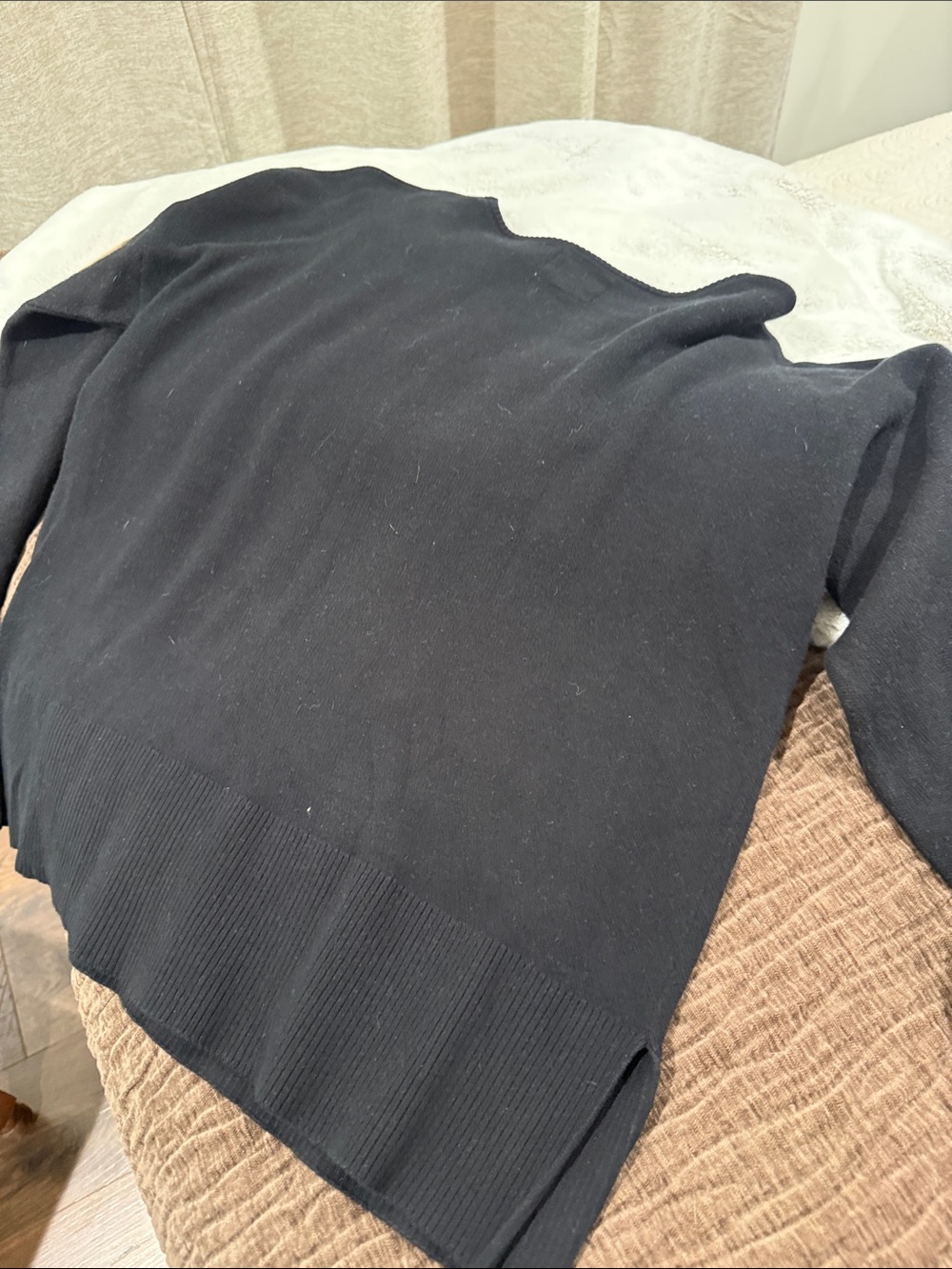 Women's Black Crewneck Sweater with Buffalo Graphic size large - Picture 3 of 3
